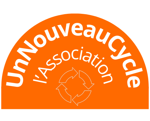 Logo Fond Orange Un nouveau cylce