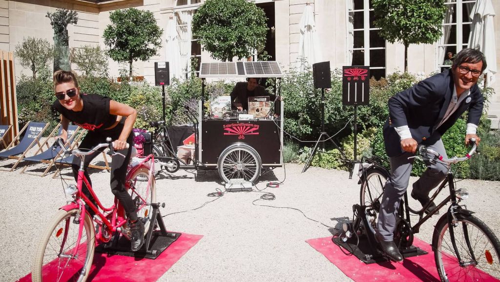 Roulotte avec enceintes à recharger en pédalant